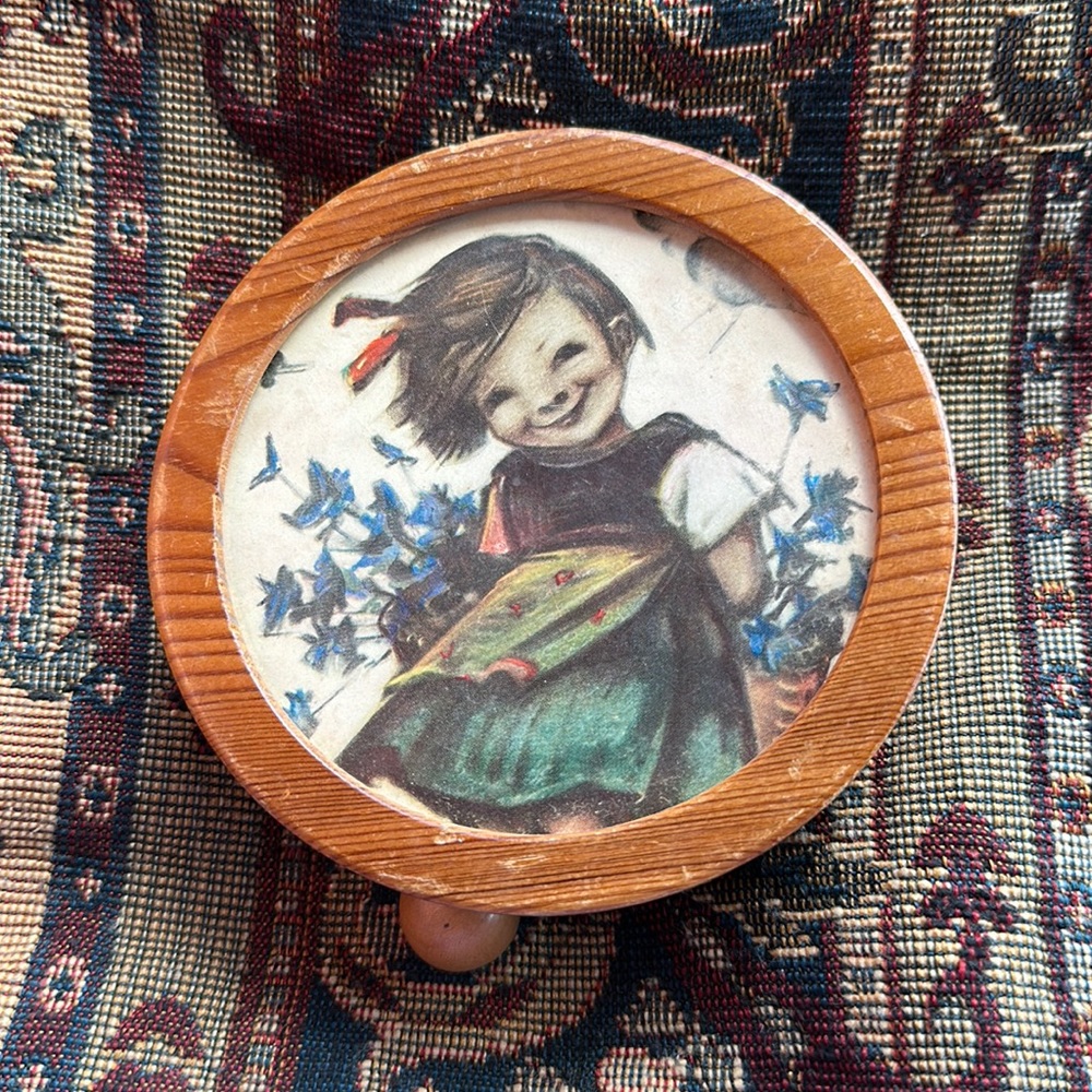 M.j. Hummel vintage baby music box Playing Edelweiss (V4)